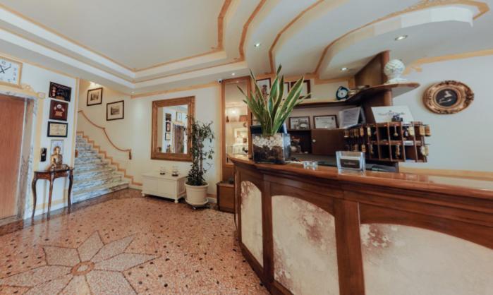 Hotel Villa Pigalle Tezze sul Brenta Luaran gambar