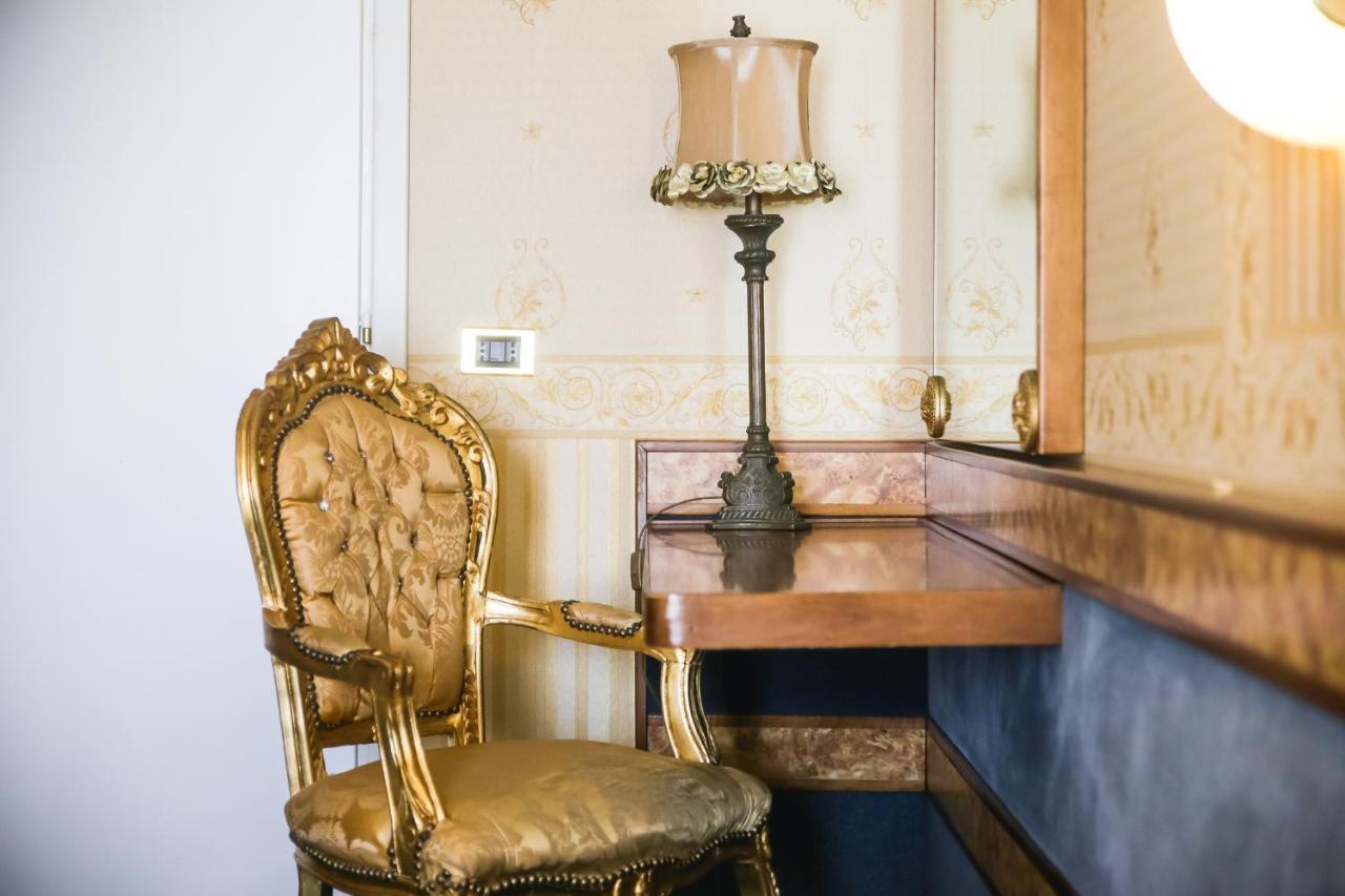Hotel Villa Pigalle Tezze sul Brenta Luaran gambar
