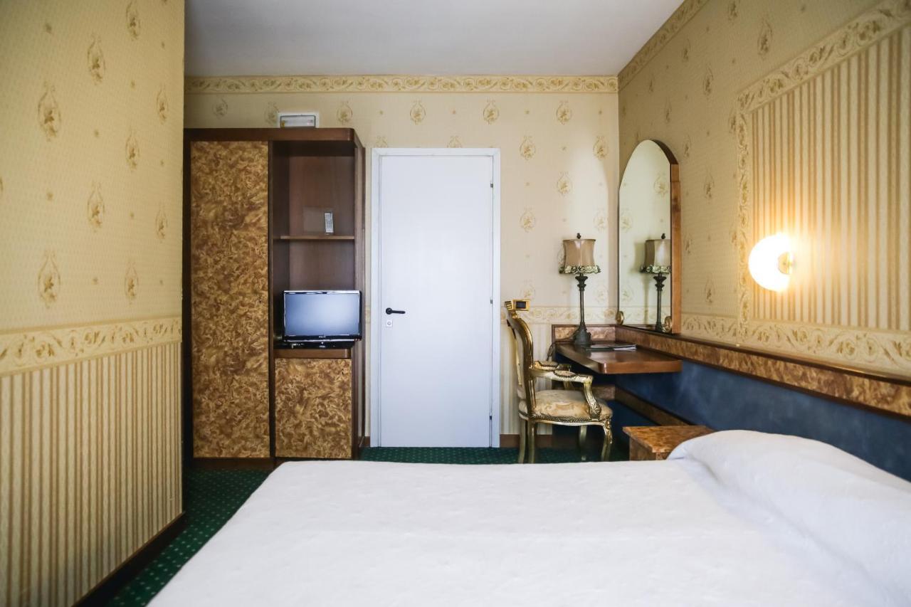 Hotel Villa Pigalle Tezze sul Brenta Luaran gambar