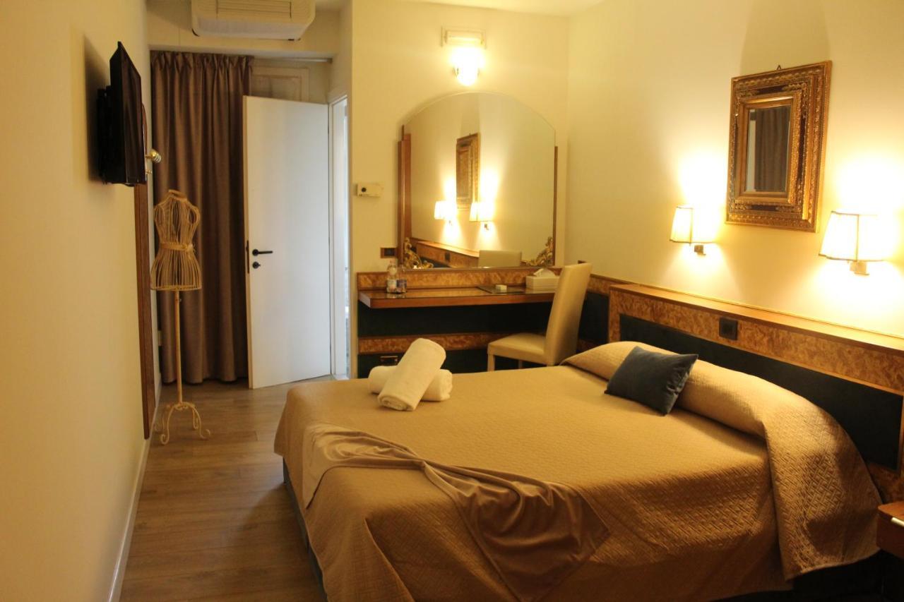 Hotel Villa Pigalle Tezze sul Brenta Luaran gambar
