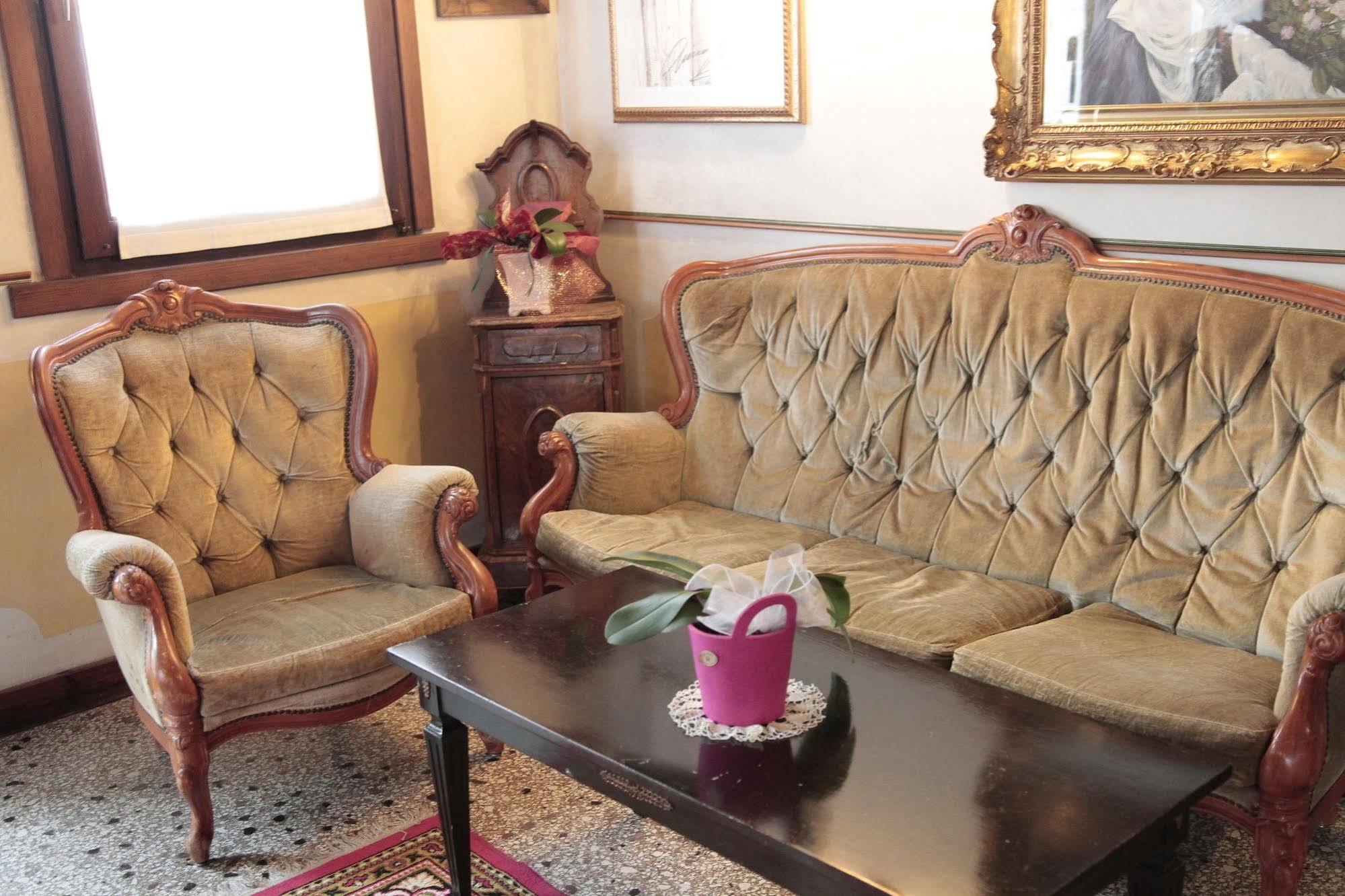 Hotel Villa Pigalle Tezze sul Brenta Luaran gambar